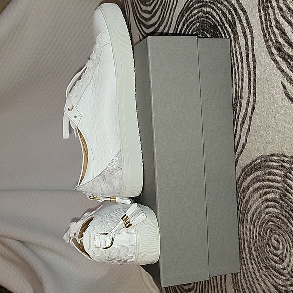 Shoes - Picture 2 of 3